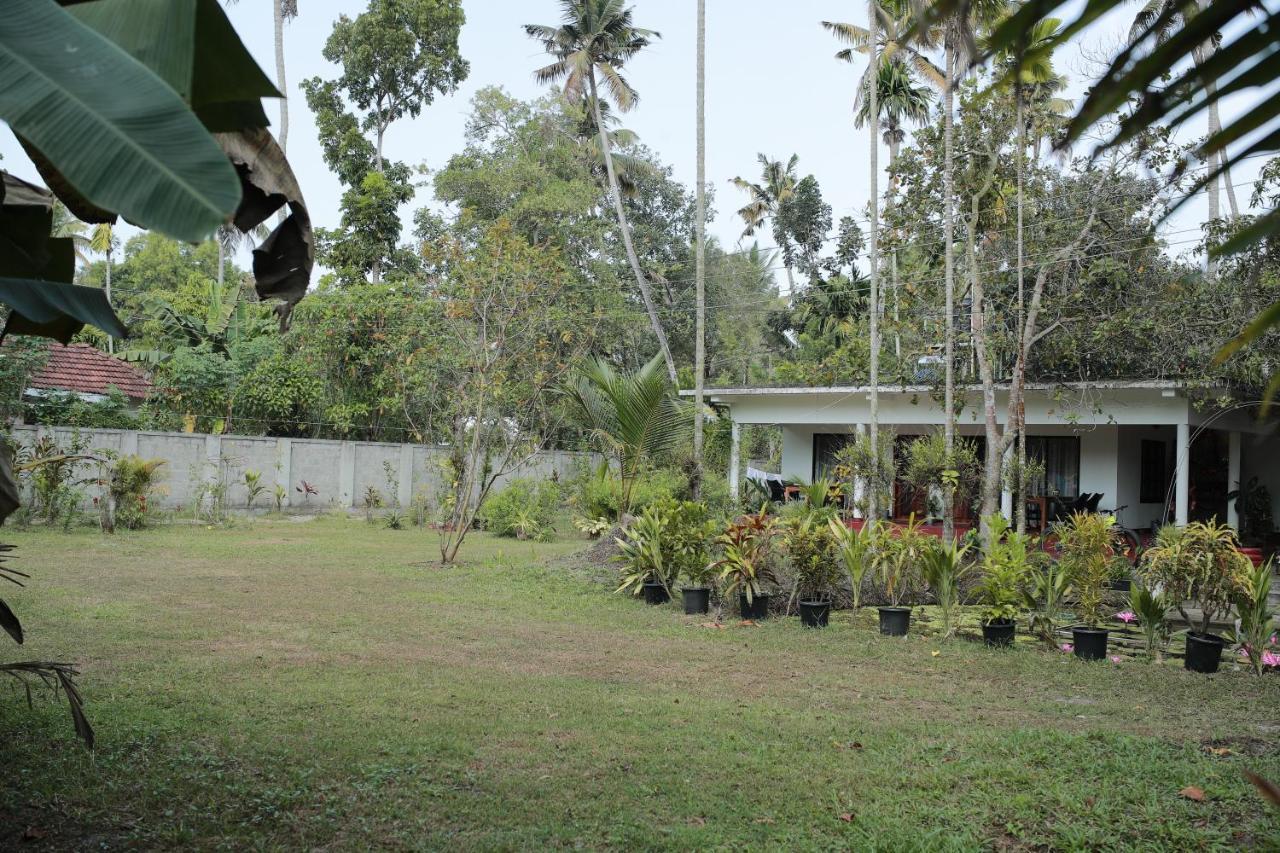 Marari Ebin Charlys Apartment มาราริคุลาม ภายนอก รูปภาพ
